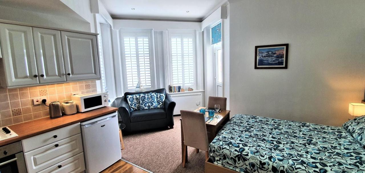 A Beautiful Apartment With Stunning Sea Views & Private Balcony Bournemouth Dış mekan fotoğraf