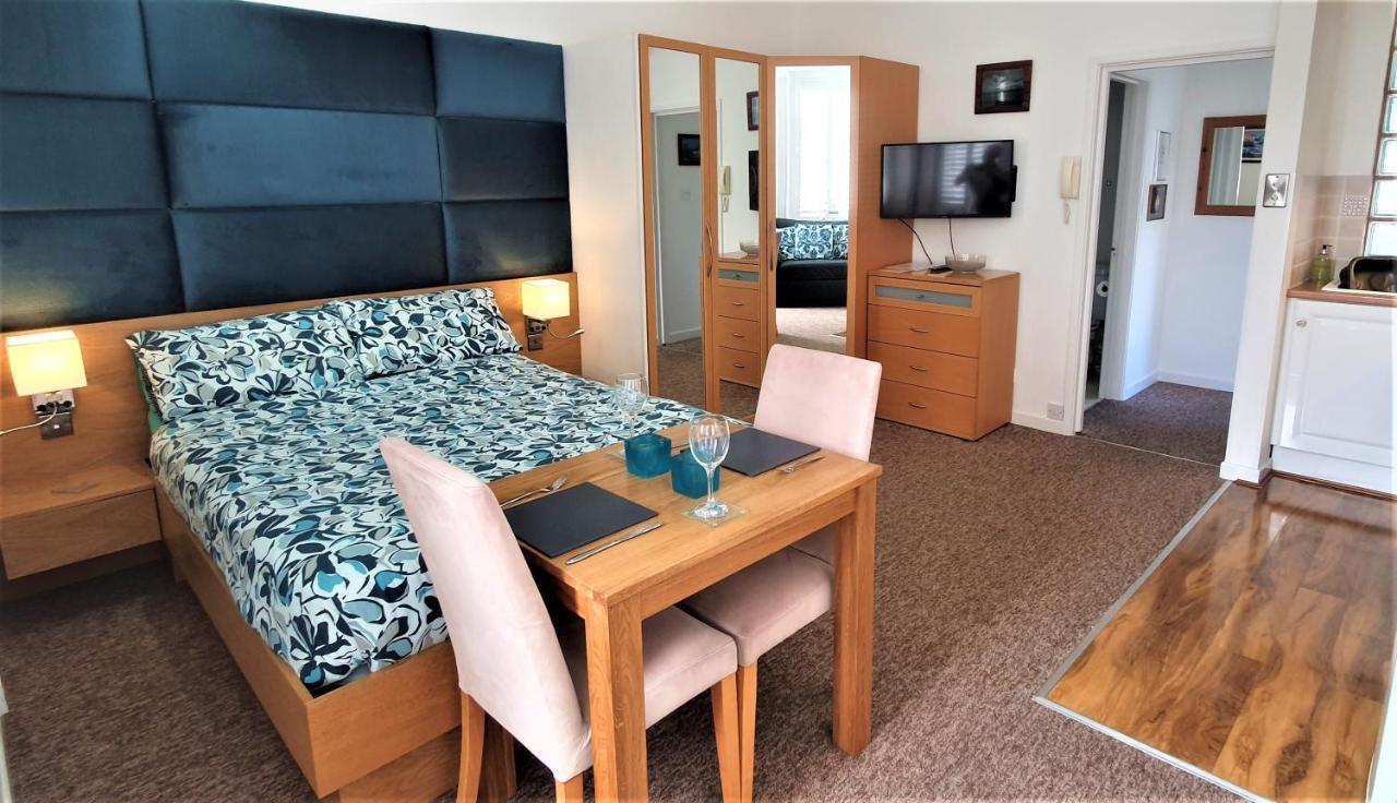 A Beautiful Apartment With Stunning Sea Views & Private Balcony Bournemouth Dış mekan fotoğraf