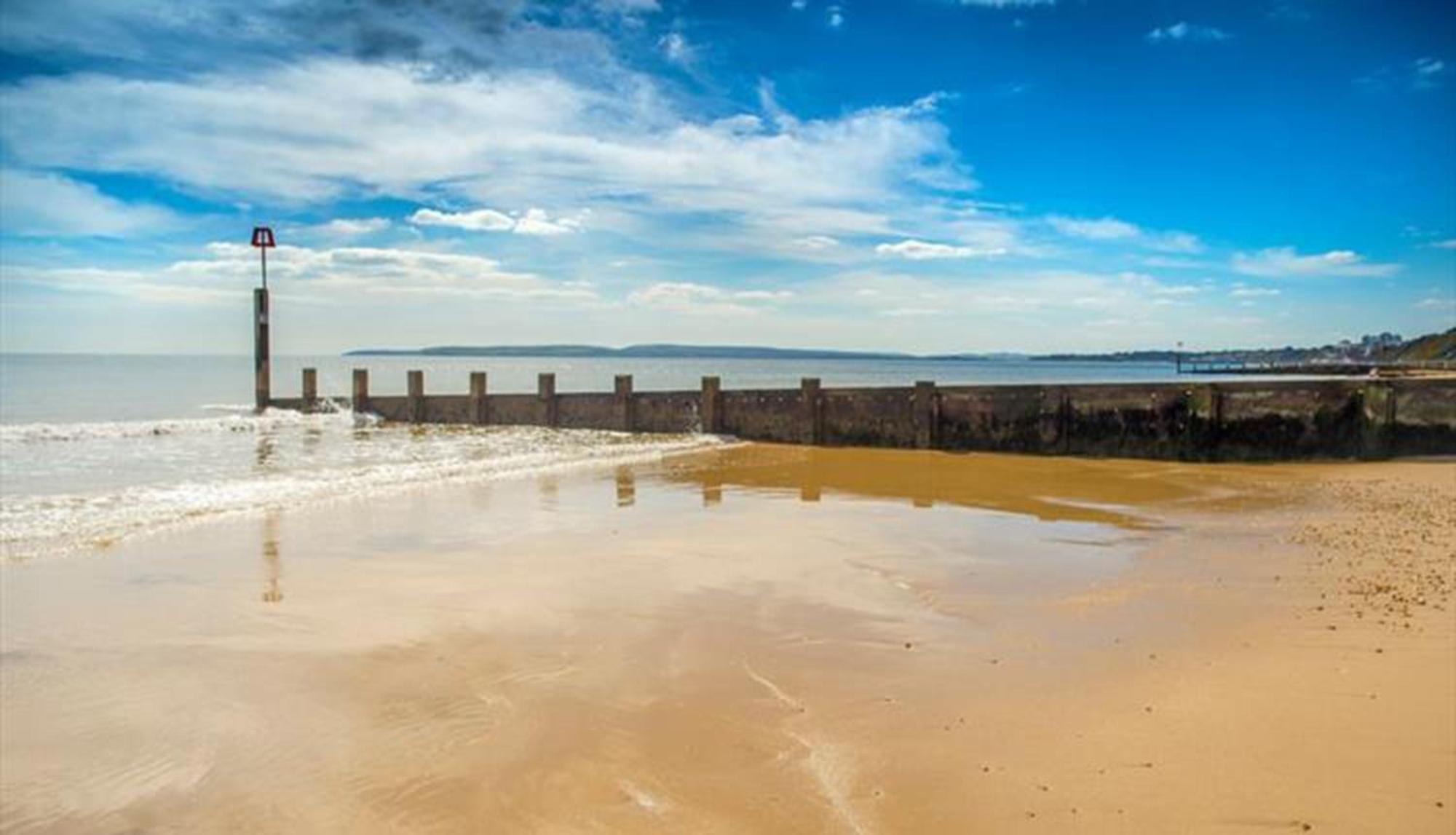 A Beautiful Apartment With Stunning Sea Views & Private Balcony Bournemouth Dış mekan fotoğraf