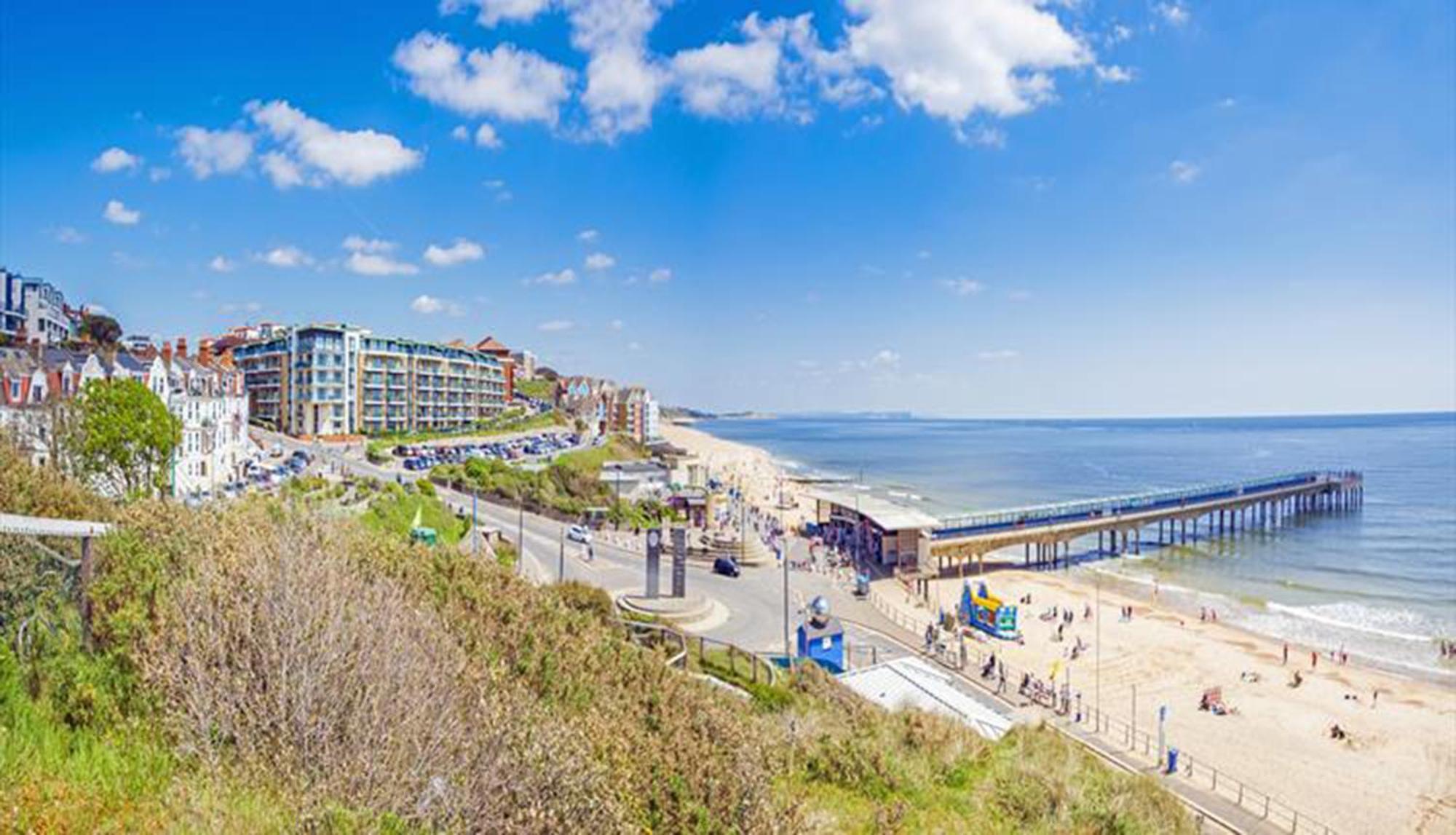 A Beautiful Apartment With Stunning Sea Views & Private Balcony Bournemouth Dış mekan fotoğraf