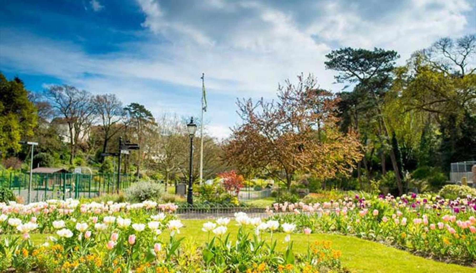 A Beautiful Apartment With Stunning Sea Views & Private Balcony Bournemouth Dış mekan fotoğraf
